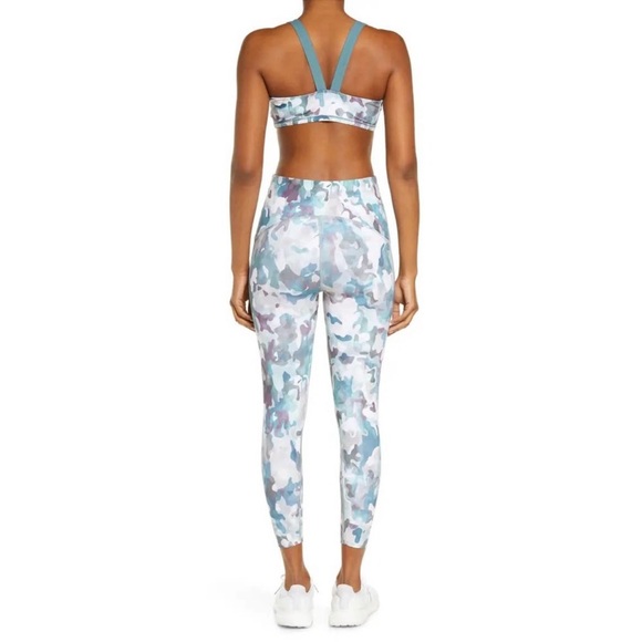 NWT Spanx Low Impact Painted Camo Sports Bra - Small - Picture 8 of 8